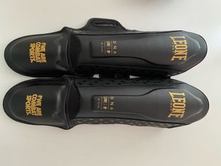 Pack de Combate: Guantes, Espinilleras y Manoplas