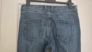 Pantalón vaquero recto azul. (Straight)