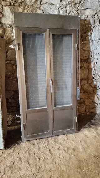 Ventanas dobles bronce con persianas