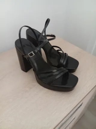 Sandalias tacón negras