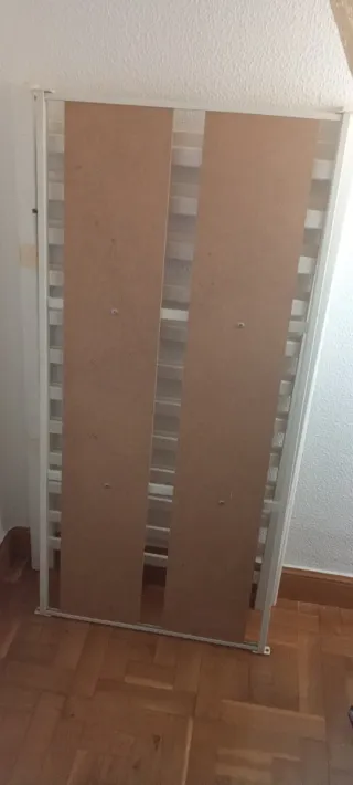 Cuna de madera blanca