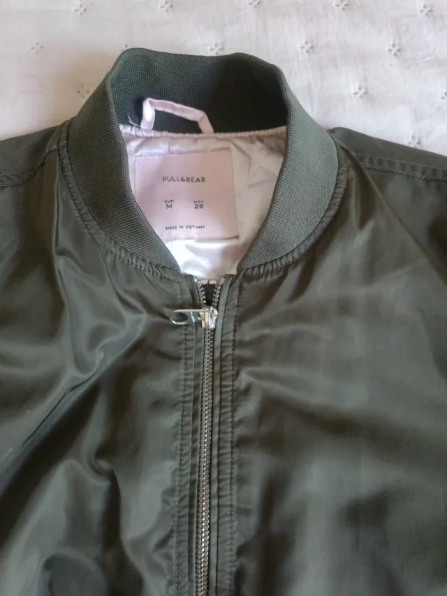 Chaqueta bomber verde militar