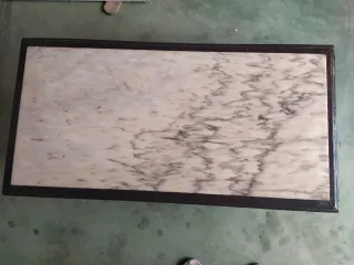 Mesa centro antigua de madera cerezo y mármol.