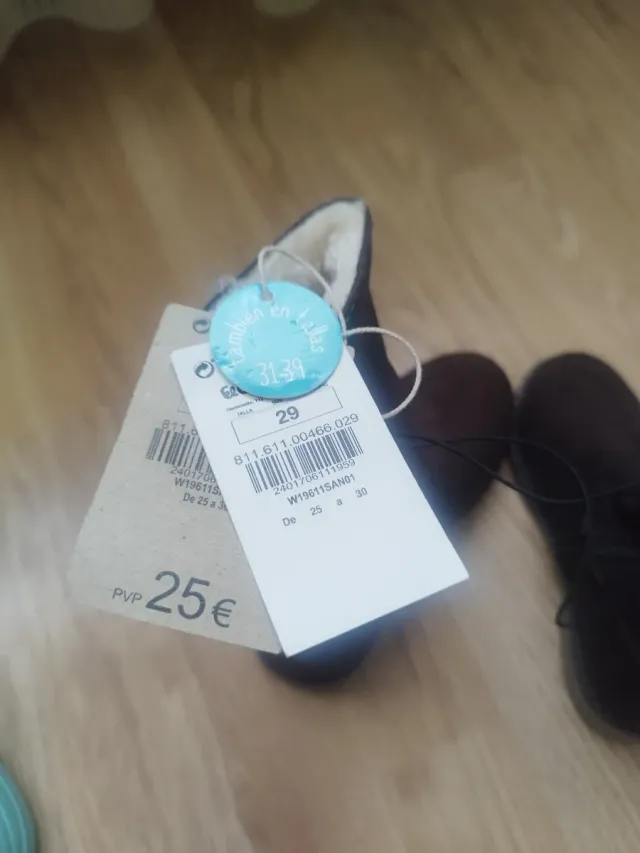 Botas unisex talla 29 nuevas