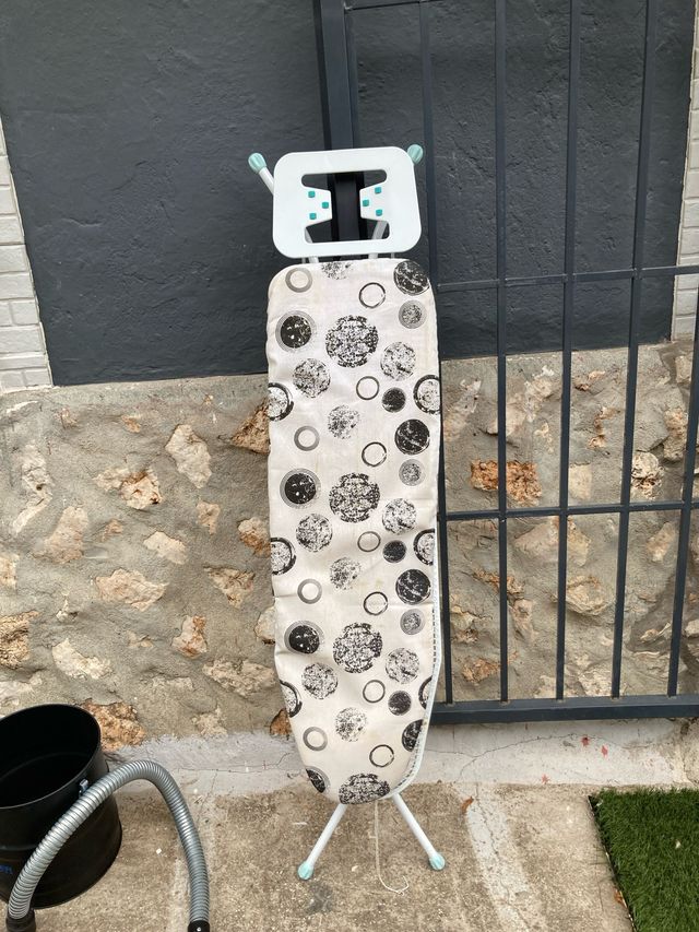 Tabla de planchar blanca