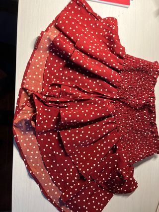 Falda roja lunares