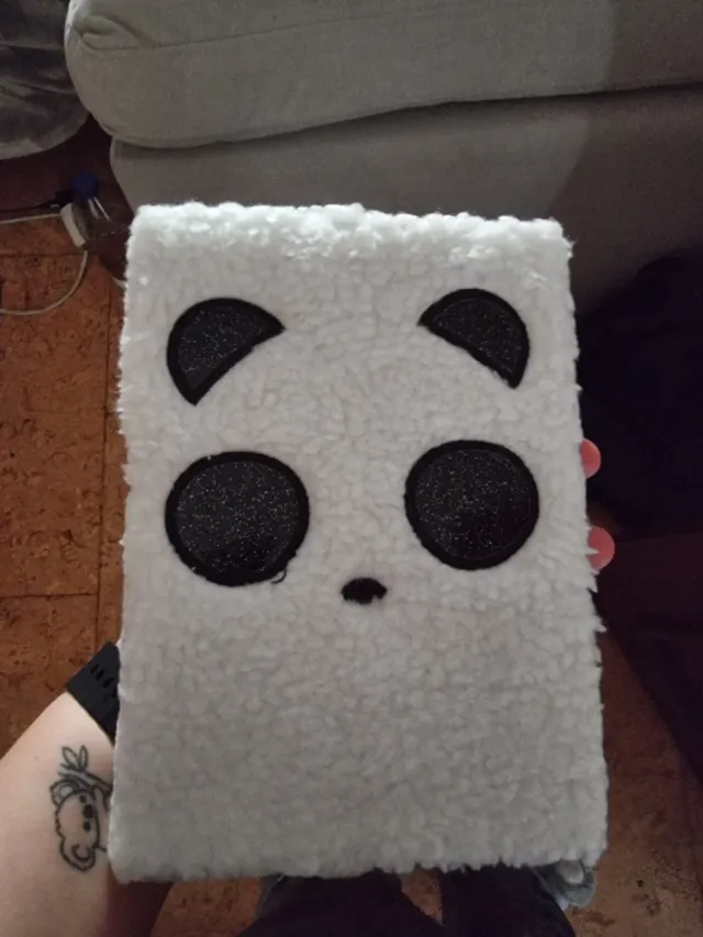 Libreta a estrenar de peluche Panda