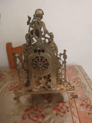 Reloj de sobremesa antiguo de bronce