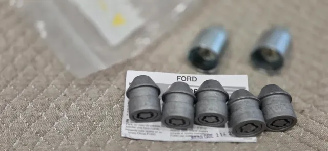 Tornillos Ford de seguridad - Nuevos