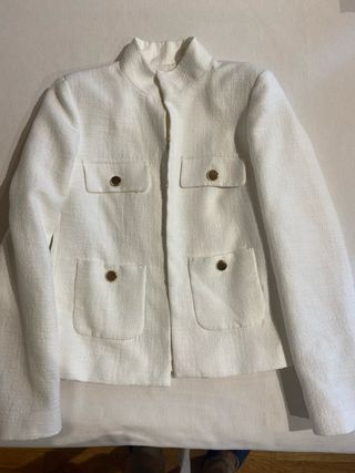 Chaqueta tipo tweed de Zara.