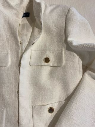 Chaqueta tipo tweed de Zara.