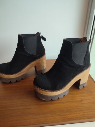 Botas de inverno pretas e castanhas