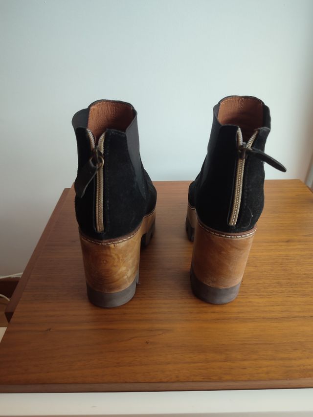 Botas de inverno pretas e castanhas