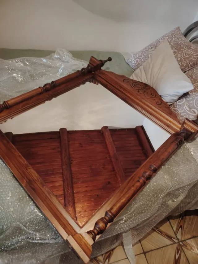 Espejo de madera maciza tallada