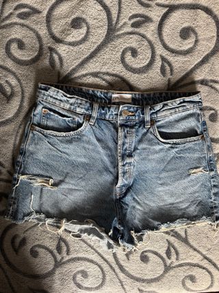 Pantalón corto vaquero Zara desgastado