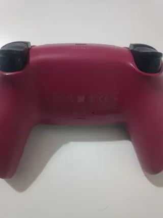 Mando PS5 Rojo con joysticks TMR magnéticos.