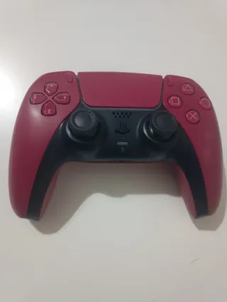 Mando PS5 Rojo con joysticks TMR magnéticos.