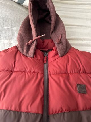 Chaleco acolchado con capucha