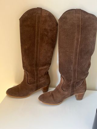 Botas de ante marrones
utilizada en muy poco
