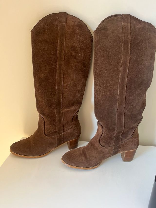 Botas de ante marrones utilizada en muy poco