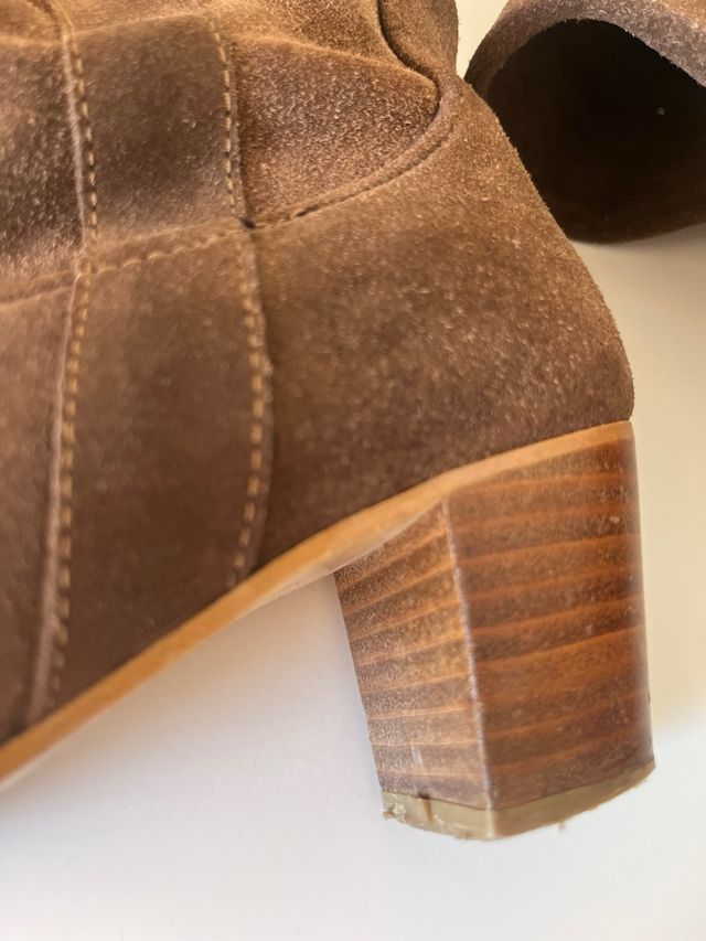 Botas de ante marrones utilizada en muy poco