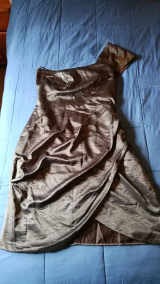 Vestido marrón de raso