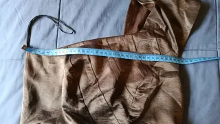 Vestido marrón de raso