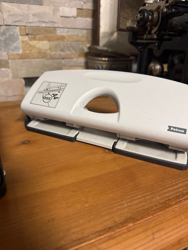 Taladradoras de papel (2 unidades) de 2 y 4 anilla