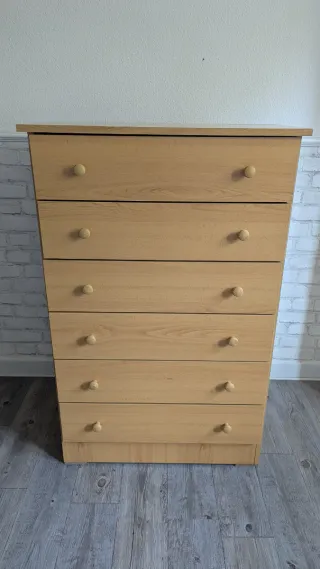 Cómoda - cajonera alta de madera