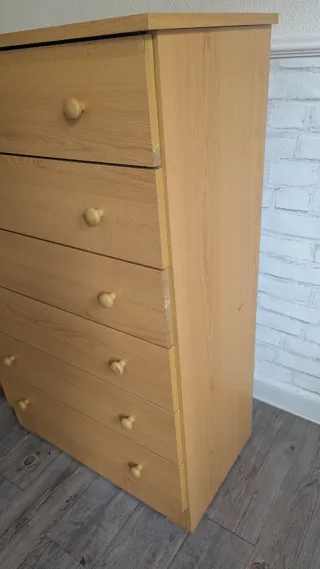 Cómoda - cajonera alta de madera
