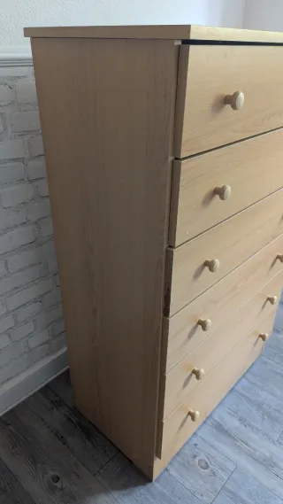 Cómoda - cajonera alta de madera