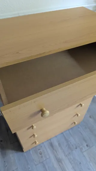 Cómoda - cajonera alta de madera