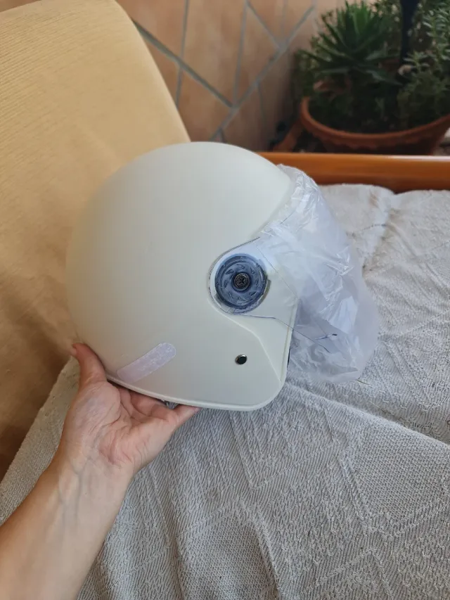 Casco de moto blanco