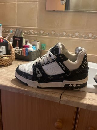 Zapatillas Louis Vuitton Negras y Blancas