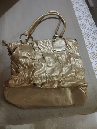 Bolso dorado de hombro