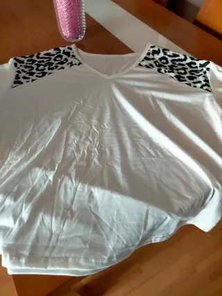 Camiseta con estampado de leopardo
