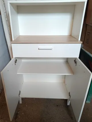 Mueble para el microondas y almacenaje.