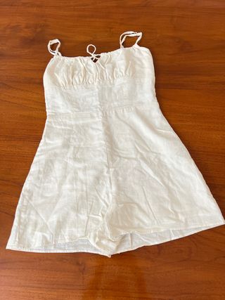 Mono corto Bershka blanco roto