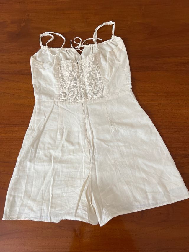 Mono corto Bershka blanco roto