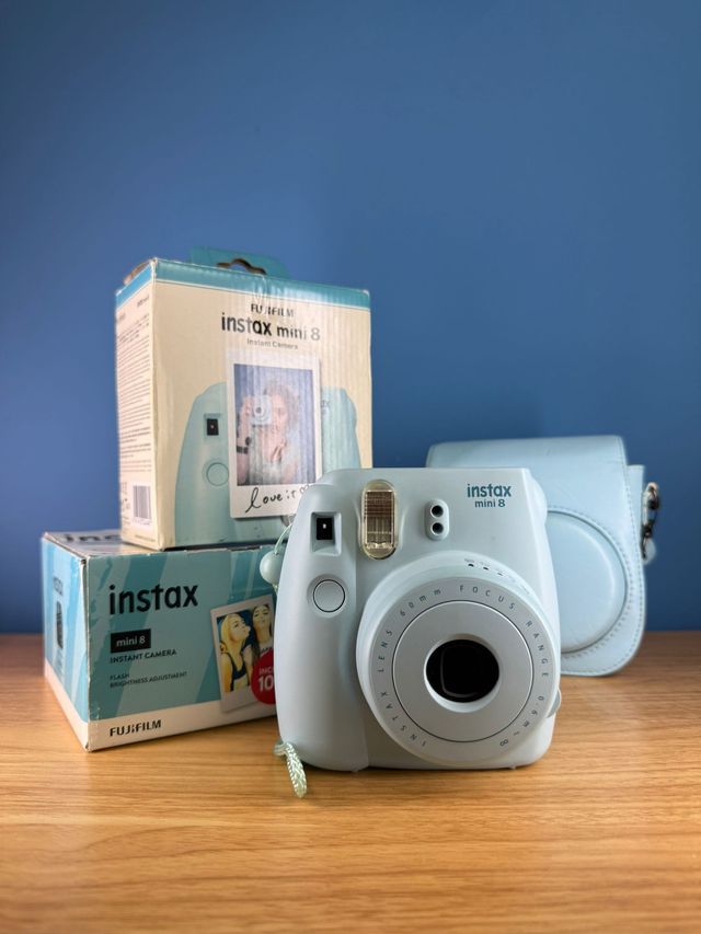 Fujifilm Instax Mini 8 con scatola e custodia