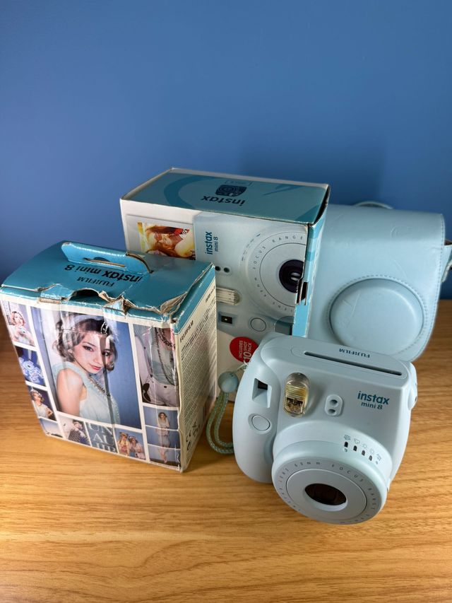 Fujifilm Instax Mini 8 con scatola e custodia