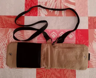 Bolso/Bandolera en  Beige y Negro Undiscovered