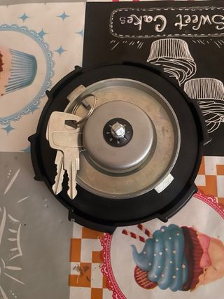 Tapa  nueva. de combustible universal para camión