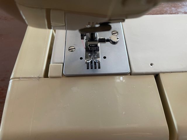 Máquina de coser REINA 2010