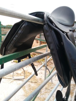 Montura de doma Negra Seminueva