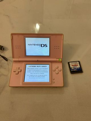 Nintendo DS Lite Rosa + Caricabatterie + Gioco