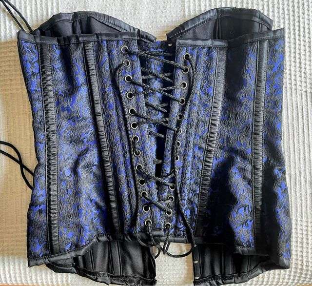 Corpiño negro y azul con cordones(usado solo1 vez)