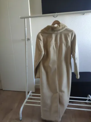 Abrigo piel vuelta beige largo