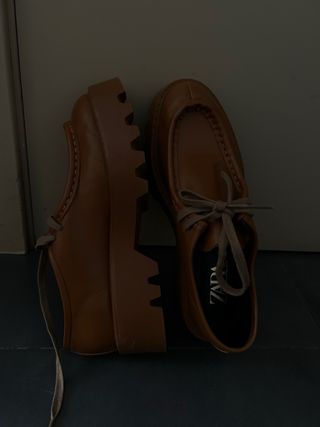 Zapatos Zara Mujer Talla 40 
color Marrón
