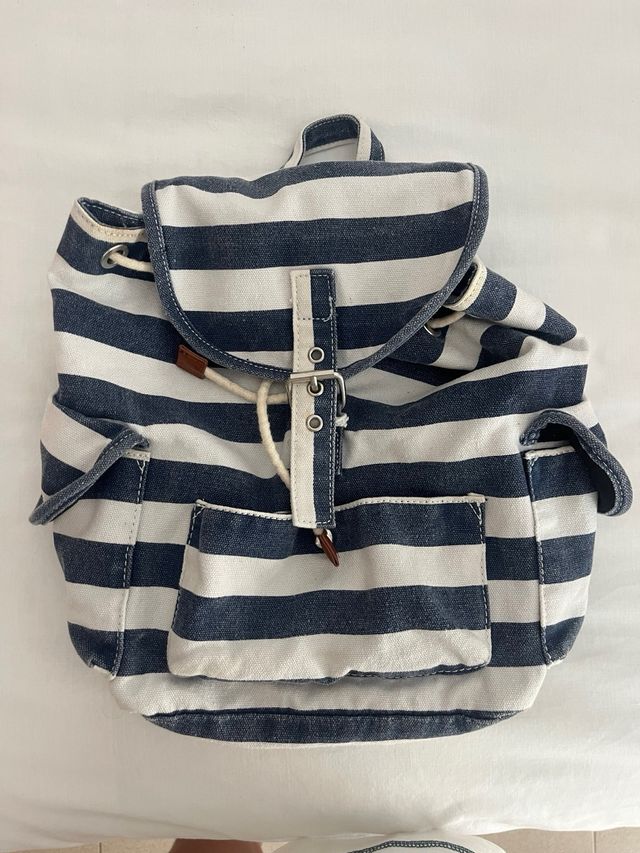 Mochila de rayas azul y blanco